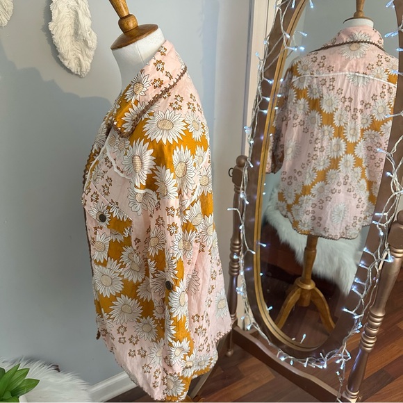 •nwt• Chasing Unicorns Brand New Day Safari Shirt - Picture 11 of 14